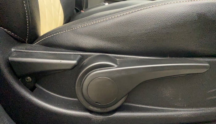 2018 Tata Tiago XZ PETROL, Petrol, Manual, 30,975 km, Driver Side Adjustment Panel