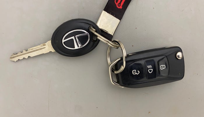 2018 Tata Tiago XZ PETROL, Petrol, Manual, 30,975 km, Key Close Up