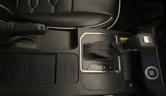 2022 Renault Kiger RXT AMT, Petrol, Automatic, 37,820 km, Gear Lever