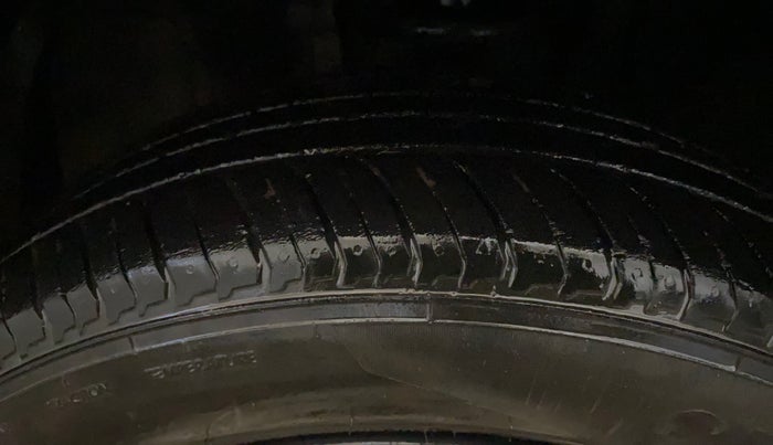 2022 Renault Kiger RXT AMT, Petrol, Automatic, 37,820 km, Left Front Tyre Tread