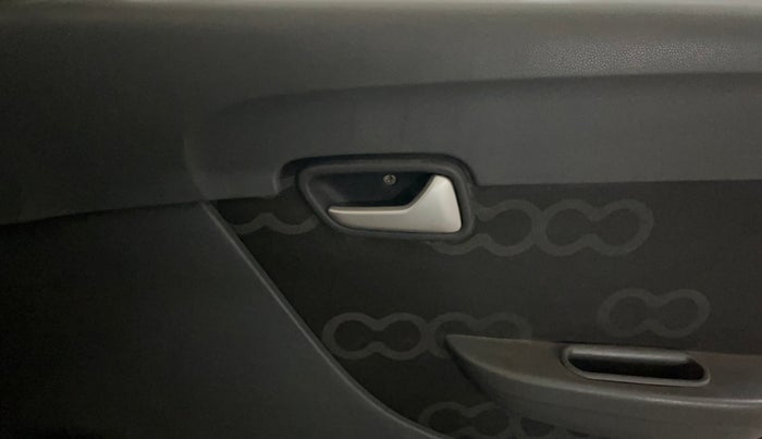 2014 Maruti Alto 800 LXI, Petrol, Manual, 63,021 km, Driver Side Door Panels Control