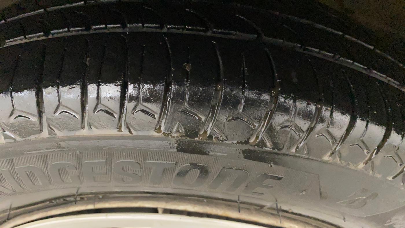 2013 Maruti Zen Estilo LXI CNG, CNG, Manual, 1,07,119 km, Left Front Tyre Tread