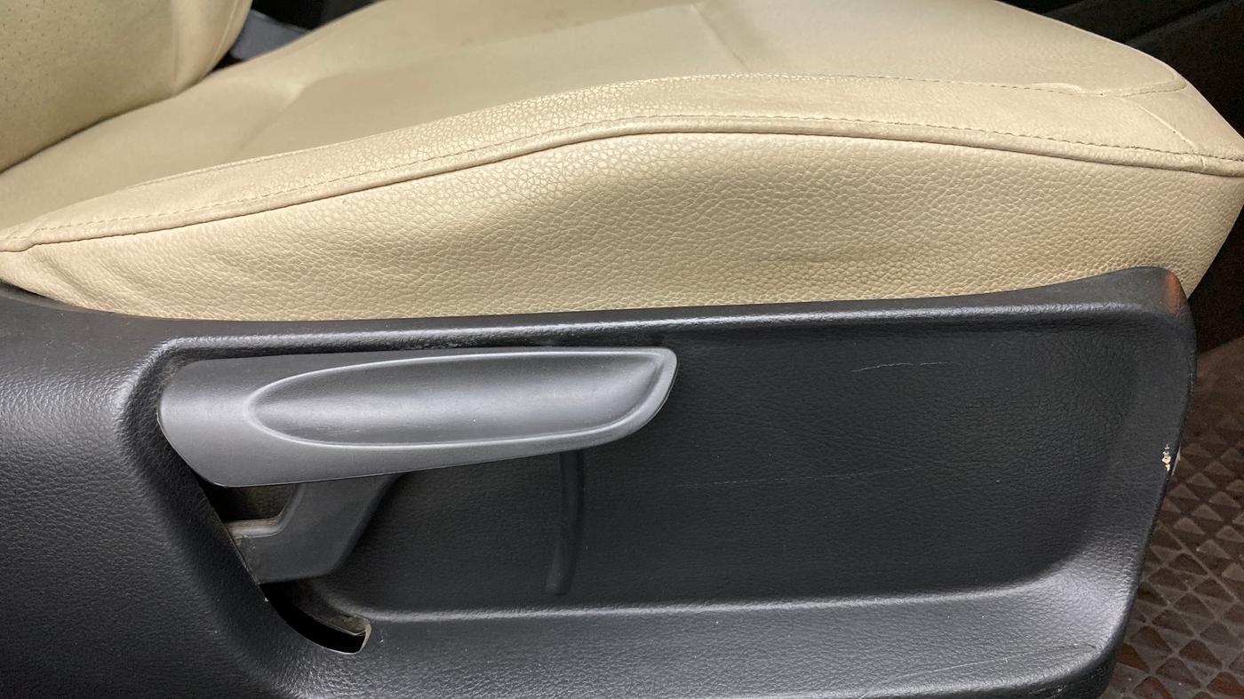 2019 Skoda Rapid STYLE 1.5 TDI, Diesel, Manual, 91,331 km, Driver Side Adjustment Panel