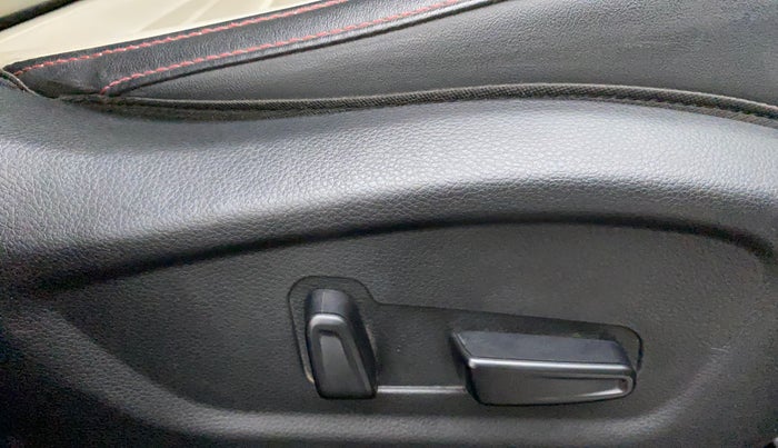 2019 KIA SELTOS GTX PLUS AT 1.5 DIESEL, Diesel, Automatic, 69,926 km, Driver Side Adjustment Panel