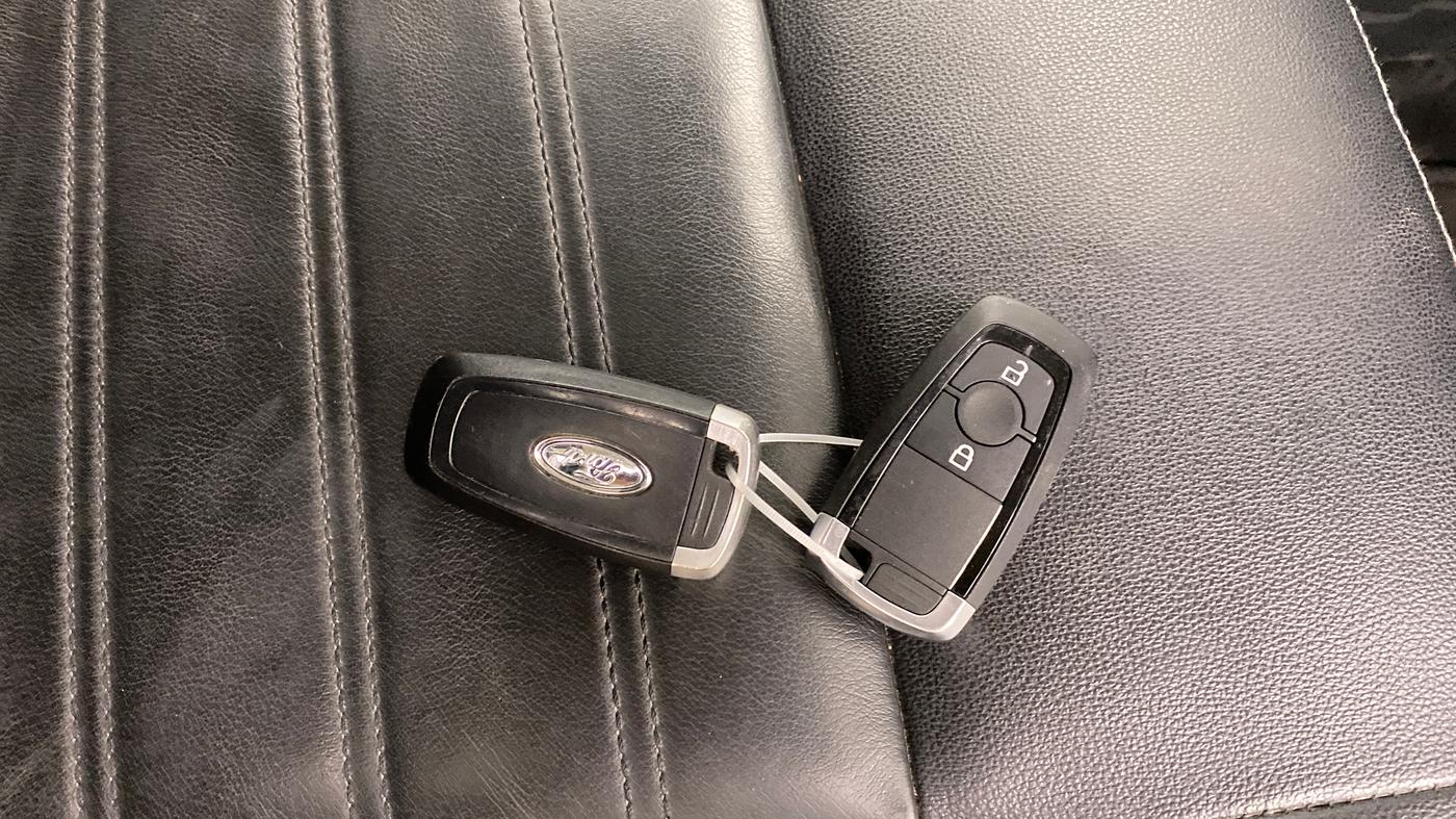 2018 Ford Ecosport TITANIUM + 1.5L PETROL AT, CNG, Automatic, 1,06,505 km, Key Close Up