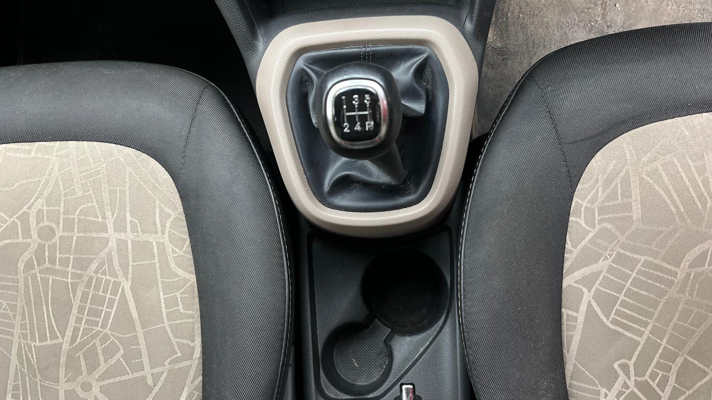 2014 Hyundai Grand i10 SPORTZ 1.2 KAPPA VTVT, Petrol, Manual, 1,30,392 km, Gear Lever