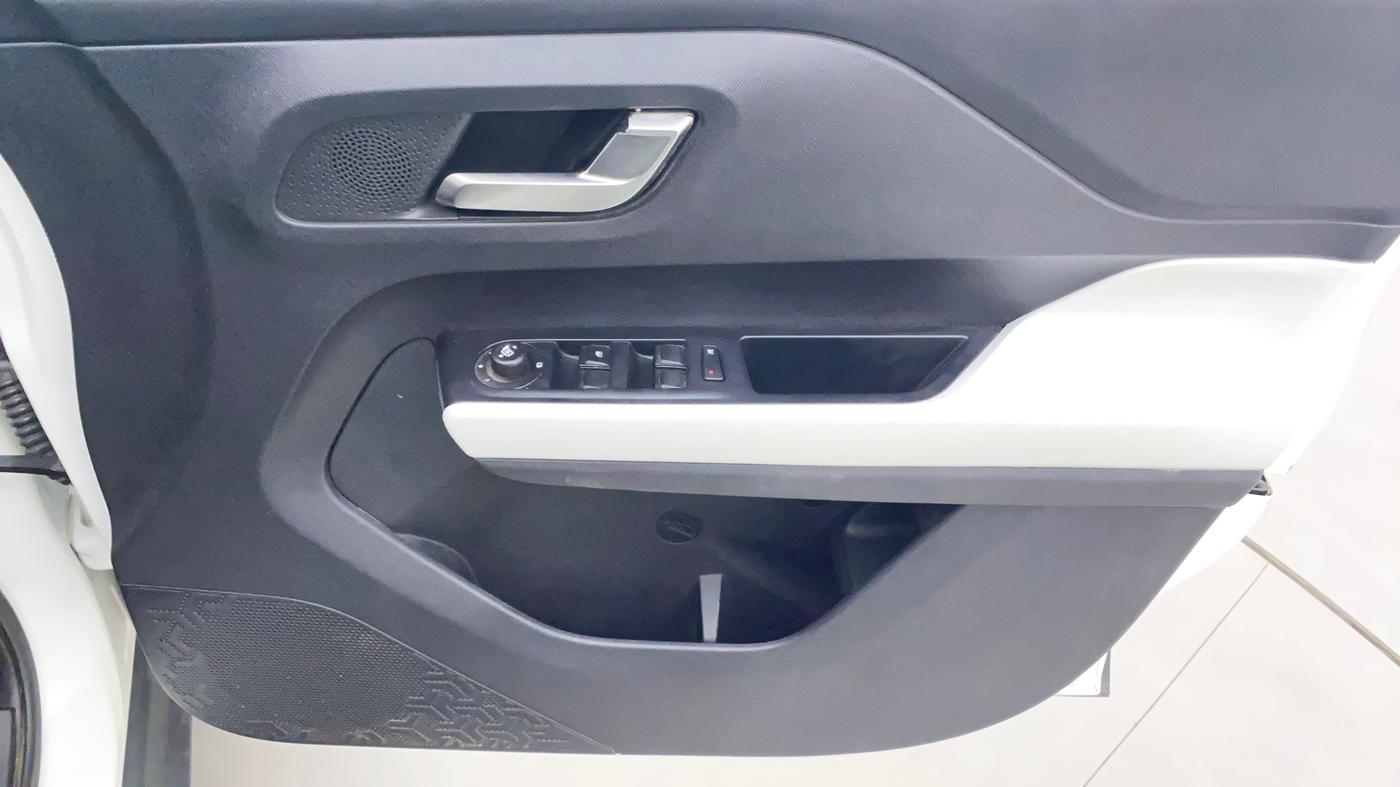 2021 Tata PUNCH CREATIVE  iRA PACK MT, Petrol, Manual, 14,806 km, Driver Side Door Panels Control