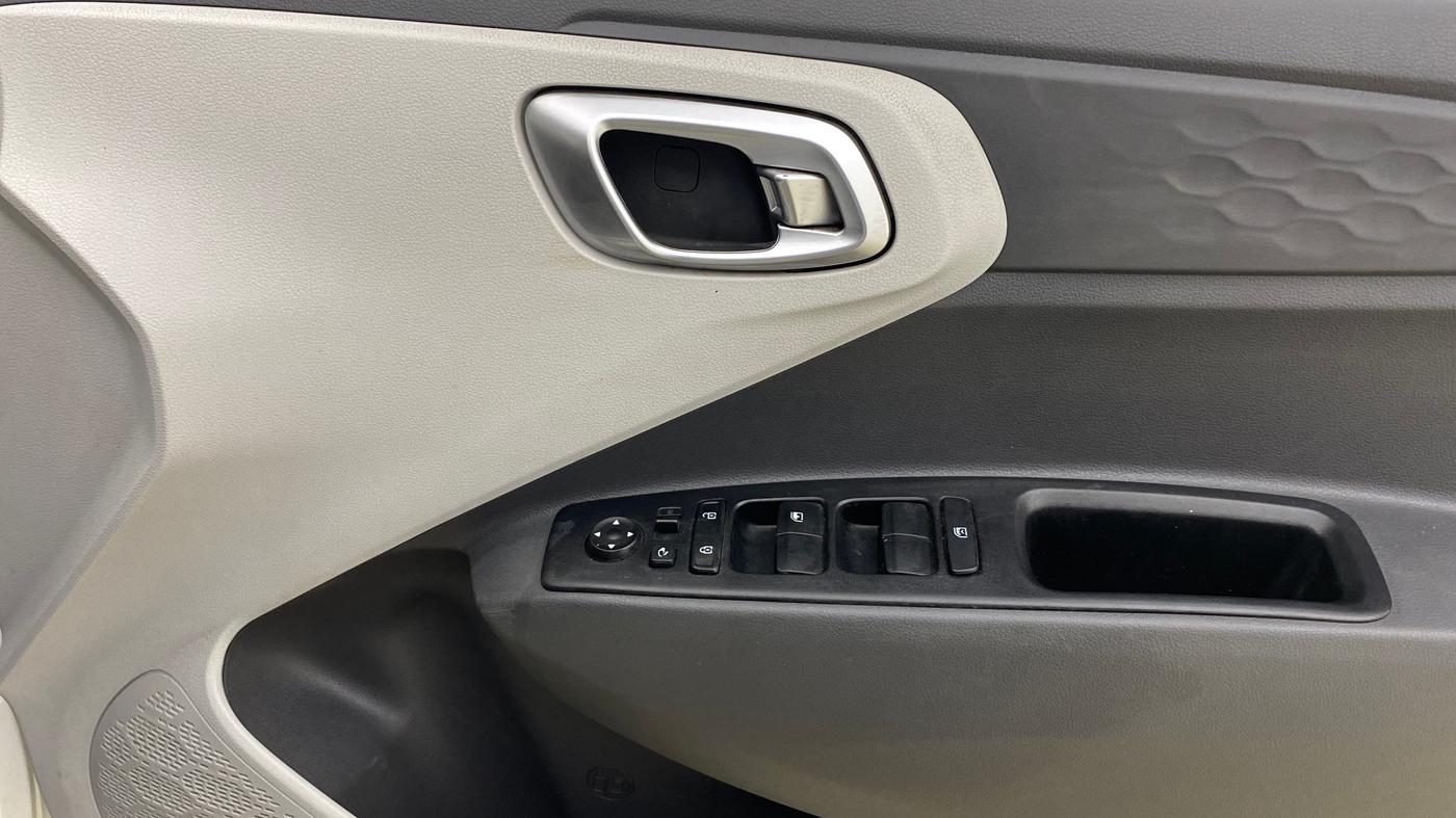 2022 Hyundai GRAND I10 NIOS SPORTZ 1.2 KAPPA VTVT, Petrol, Manual, 12,926 km, Driver Side Door Panels Control