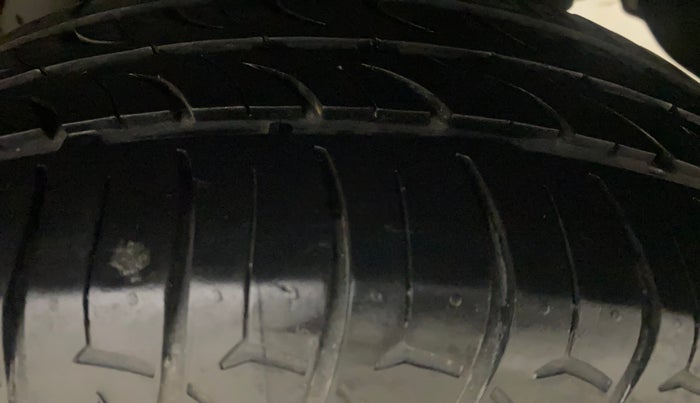 2016 Mahindra Kuv100 K8 6 STR, Petrol, Manual, 94,762 km, Left Rear Tyre Tread