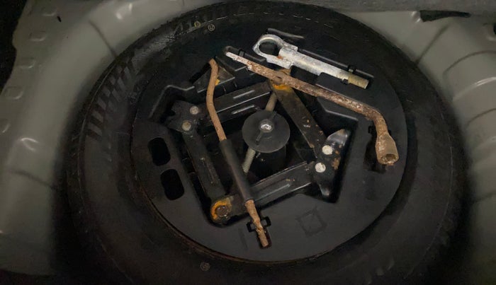 2016 Mahindra Kuv100 K8 6 STR, Petrol, Manual, 94,762 km, Spare Tyre