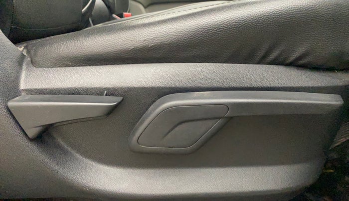 2016 Mahindra Kuv100 K8 6 STR, Petrol, Manual, 94,762 km, Driver Side Adjustment Panel