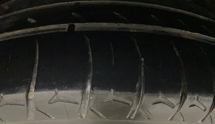 2016 Mahindra Kuv100 K8 6 STR, Petrol, Manual, 94,762 km, Left Front Tyre Tread