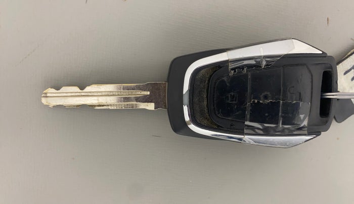 2016 Mahindra Kuv100 K8 6 STR, Petrol, Manual, 94,762 km, Key Close Up