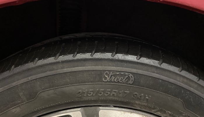 2019 Honda Civic 1.8L I-VTEC ZX CVT, Petrol, Automatic, 1,29,033 km, Right Rear Tyre Tread