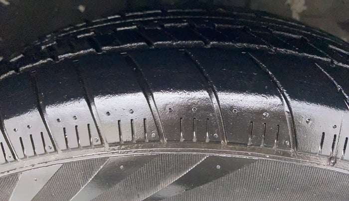 2013 Maruti Ritz ZDI, Diesel, Manual, 95,810 km, Right Front Tyre Tread