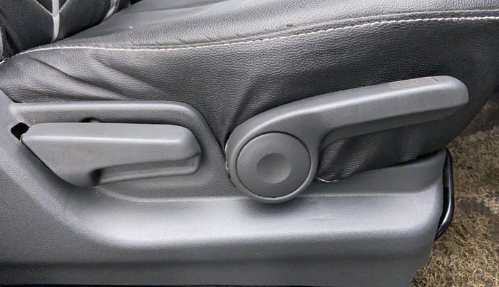 2013 Maruti Ritz ZDI, Diesel, Manual, 95,810 km, Driver Side Adjustment Panel