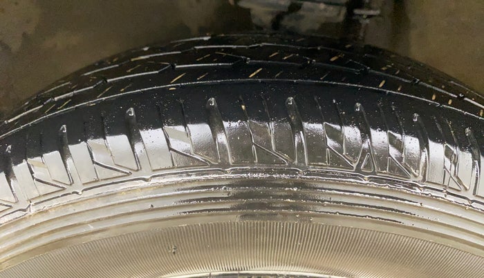 2018 Maruti Alto 800 LXI, Petrol, Manual, 33,465 km, Left Front Tyre Tread
