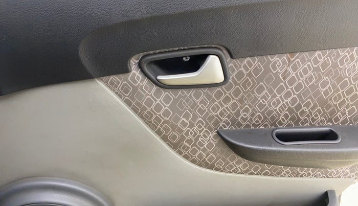 2018 Maruti Alto 800 LXI, Petrol, Manual, 33,465 km, Driver Side Door Panels Control