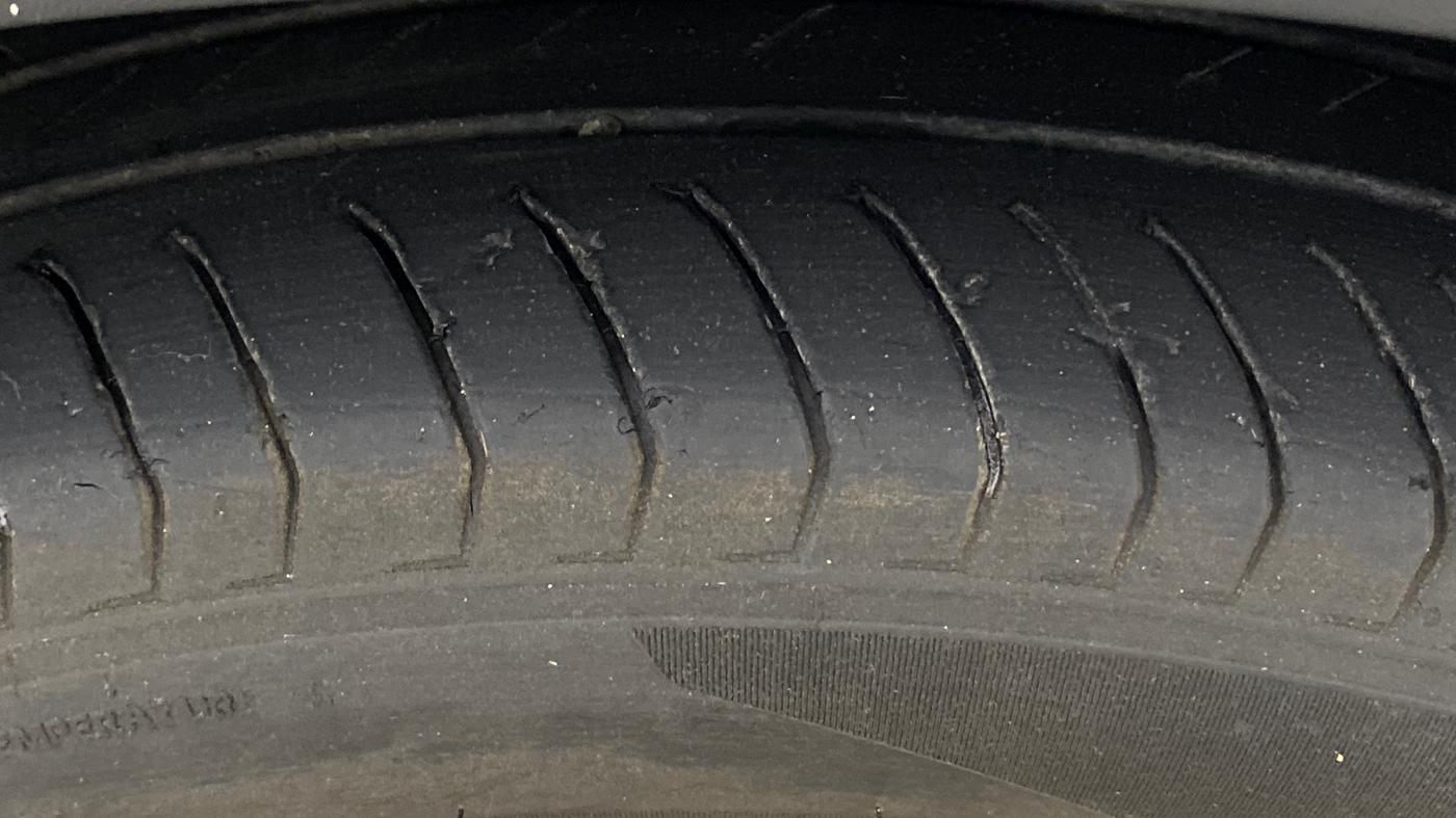 2024 Volkswagen TAIGUN GT PLUS 1.5 TSI DSG, Petrol, Automatic, 49,436 km, Right Front Tyre Tread