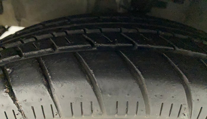 2011 Hyundai i10 MAGNA 1.1, Petrol, Manual, 51,221 km, Left Front Tyre Tread
