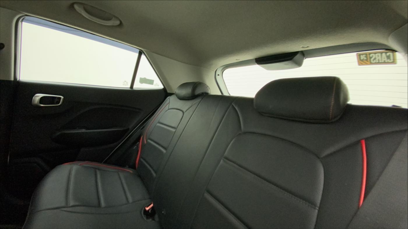 2022 Hyundai VENUE S+ 1.2, Petrol, Manual, 13,737 km, Right Side Rear Door Cabin