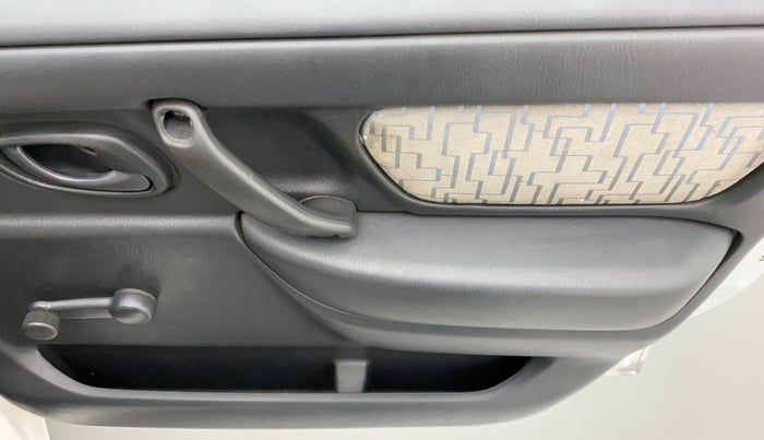 2009 Maruti Wagon R LXI, Petrol, Manual, 35,506 km, Driver Side Door Panels Control