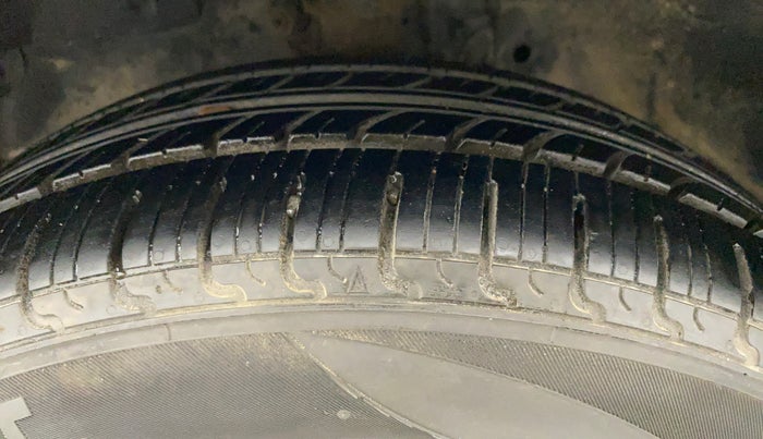 2015 Honda Amaze 1.2L I-VTEC VX, CNG, Manual, 64,541 km, Left Front Tyre Tread