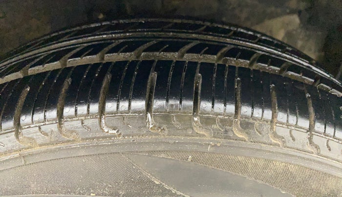 2015 Honda Amaze 1.2L I-VTEC VX, CNG, Manual, 64,541 km, Right Front Tyre Tread