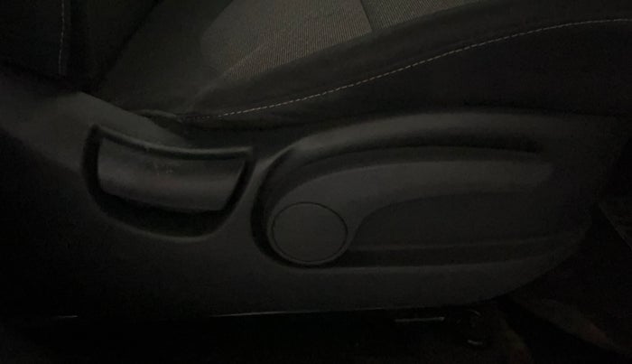 2016 Hyundai Creta  SX 1.6 Petrol , Petrol, Manual, 48,487 km, Driver Side Adjustment Panel