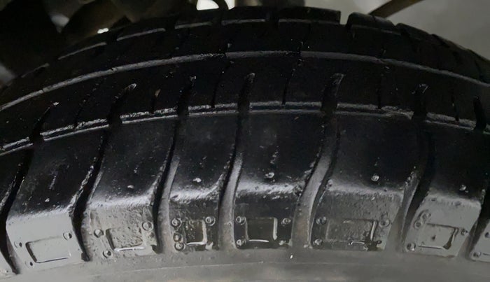 2016 Maruti Alto 800 VXI (O), Petrol, Manual, 13,863 km, Left Front Tyre Tread