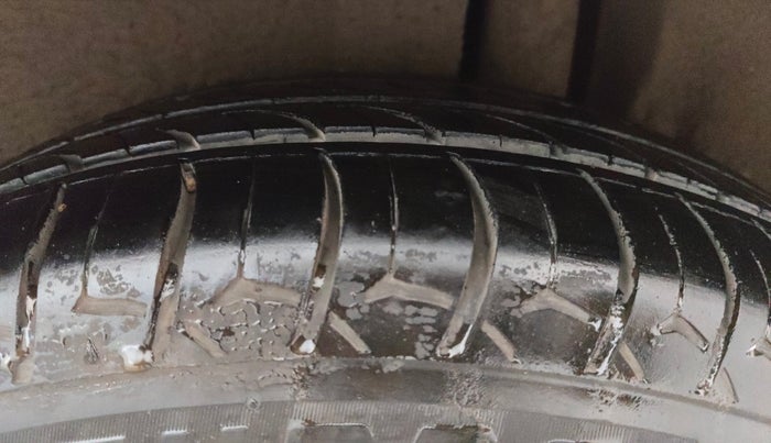 2018 Maruti Ertiga VXI, Petrol, Manual, 88,005 km, Left Rear Tyre Tread