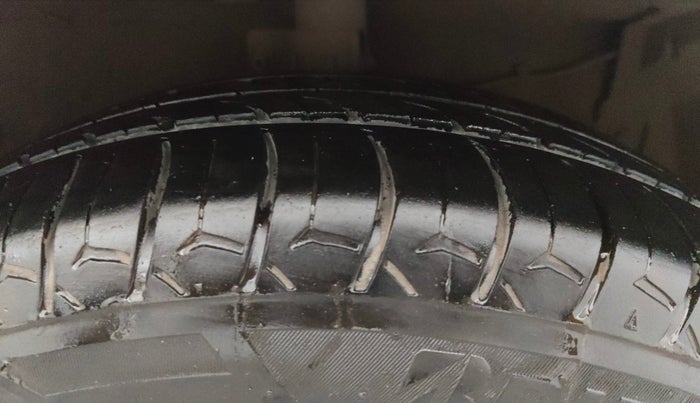 2018 Maruti Ertiga VXI, Petrol, Manual, 88,005 km, Right Front Tyre Tread