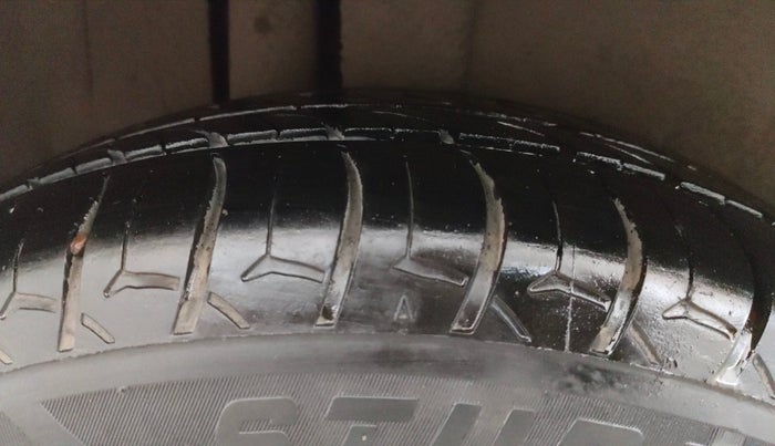 2018 Maruti Ertiga VXI, Petrol, Manual, 88,005 km, Right Rear Tyre Tread