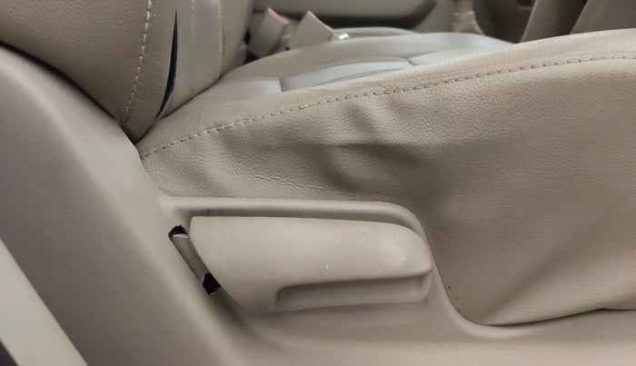 2018 Maruti Ertiga VXI, Petrol, Manual, 88,005 km, Driver Side Adjustment Panel