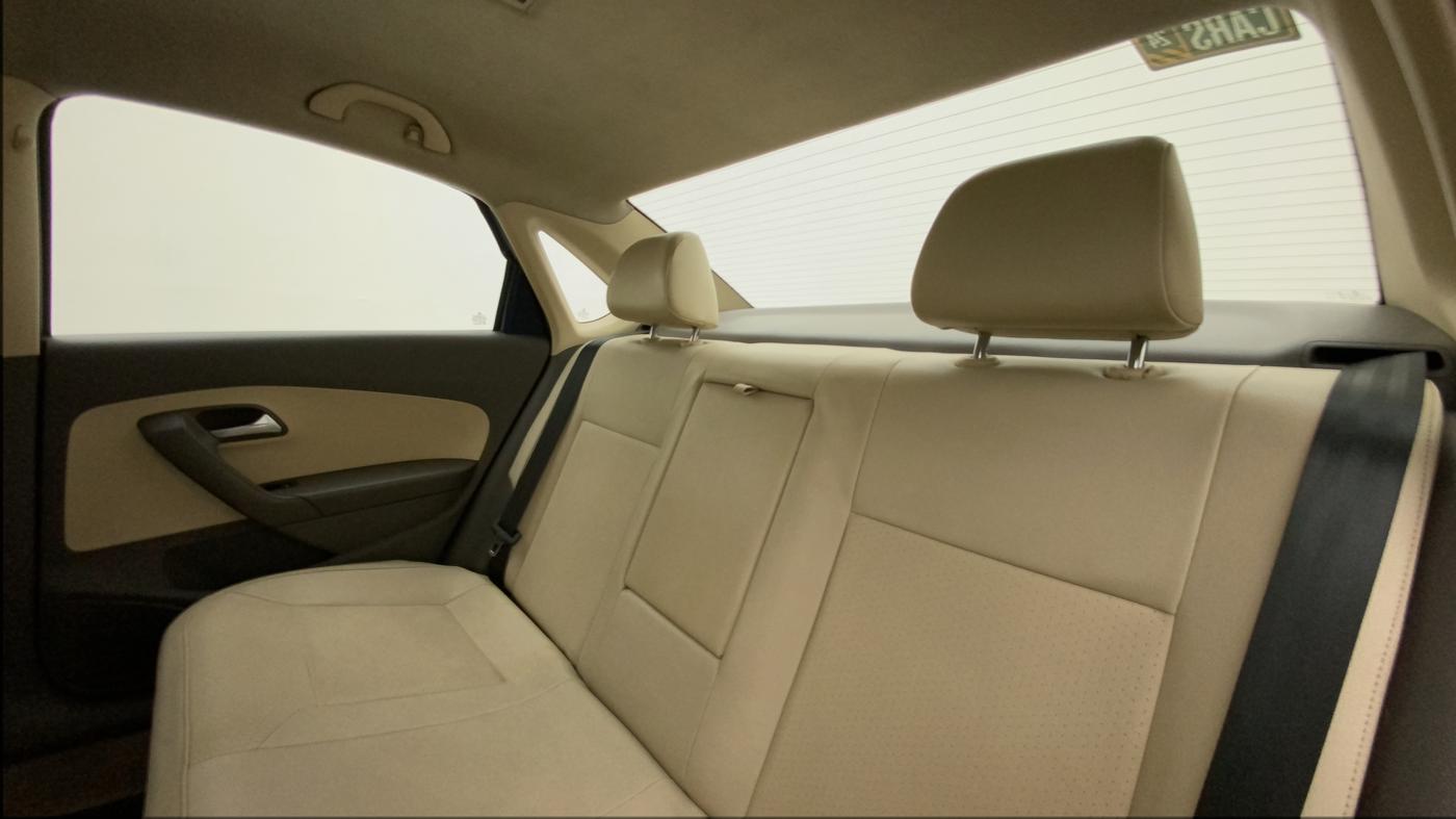 2014 Volkswagen Vento HIGHLINE DIESEL 1.6, Diesel, Manual, 71,309 km, Right Side Rear Door Cabin