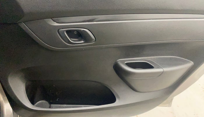 2018 Renault Kwid RXT 1.0 AMT, Petrol, Automatic, 32,270 km, Driver Side Door Panels Control