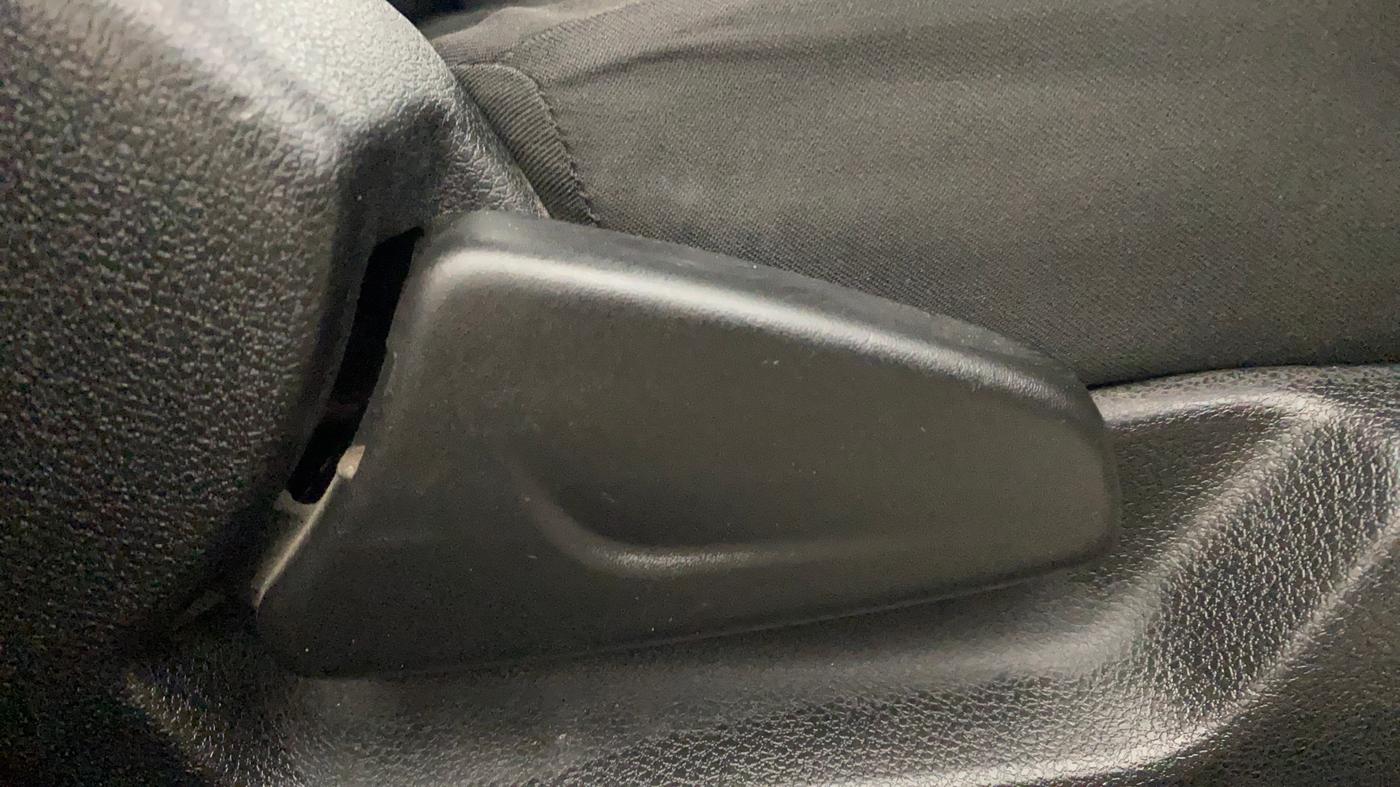 2018 Renault Kwid RXT 1.0 AMT, Petrol, Automatic, 32,334 km, Driver Side Adjustment Panel