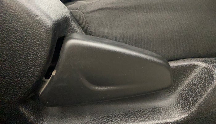 2018 Renault Kwid RXT 1.0 AMT, Petrol, Automatic, 32,270 km, Driver Side Adjustment Panel