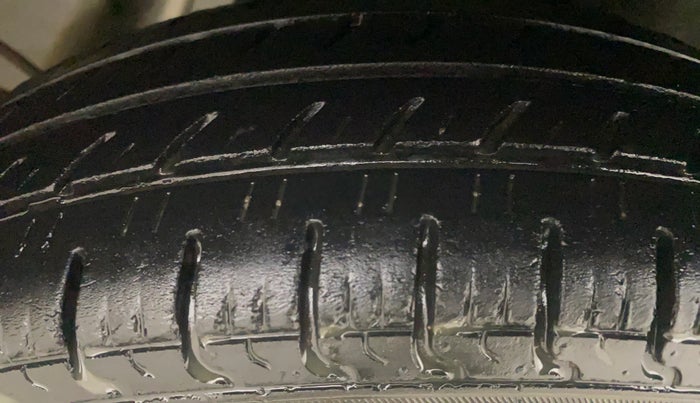 2018 Renault Kwid RXT 1.0 AMT, Petrol, Automatic, 32,270 km, Left Rear Tyre Tread