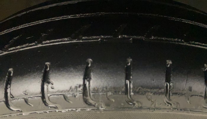 2018 Renault Kwid RXT 1.0 AMT, Petrol, Automatic, 32,270 km, Right Front Tyre Tread