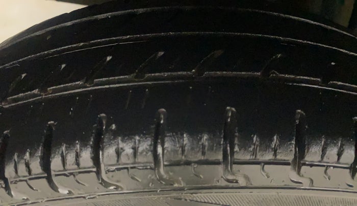 2018 Renault Kwid RXT 1.0 AMT, Petrol, Automatic, 32,270 km, Right Rear Tyre Tread