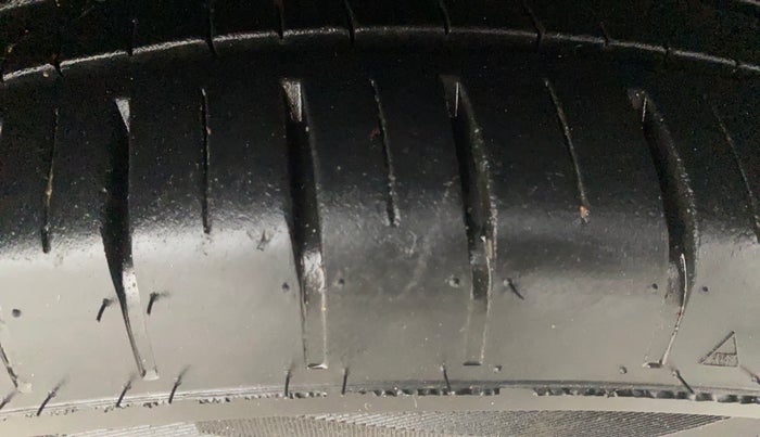 2017 Hyundai Verna 1.6 VTVT SX, Petrol, Manual, 70,826 km, Right Front Tyre Tread