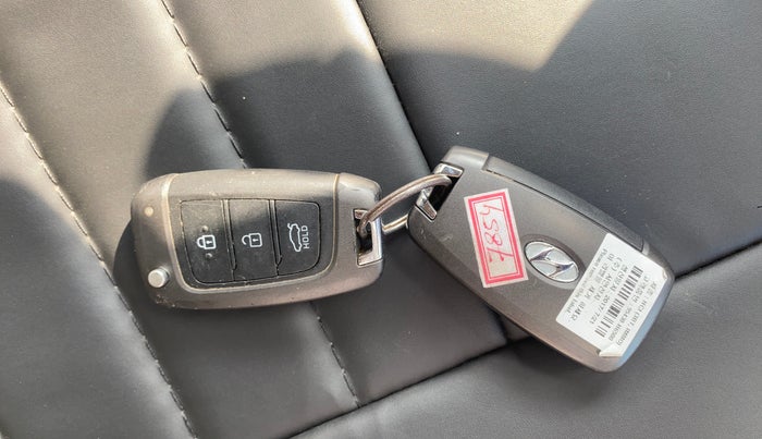 2017 Hyundai Verna 1.6 VTVT SX, Petrol, Manual, 70,826 km, Key Close Up