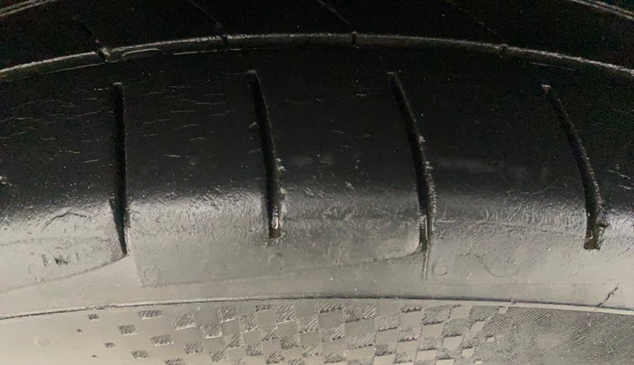 2017 Hyundai Verna 1.6 VTVT SX, Petrol, Manual, 70,826 km, Right Rear Tyre Tread