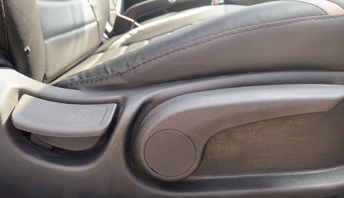 2017 Hyundai Verna 1.6 VTVT SX, Petrol, Manual, 70,826 km, Driver Side Adjustment Panel