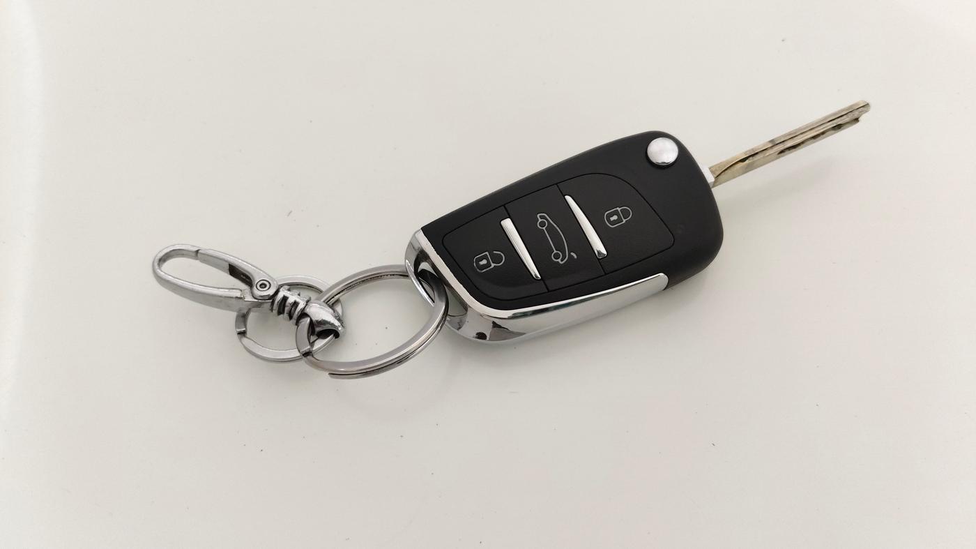 2021 Tata ALTROZ XE PETROL, Petrol, Manual, 48,354 km, Key Close Up