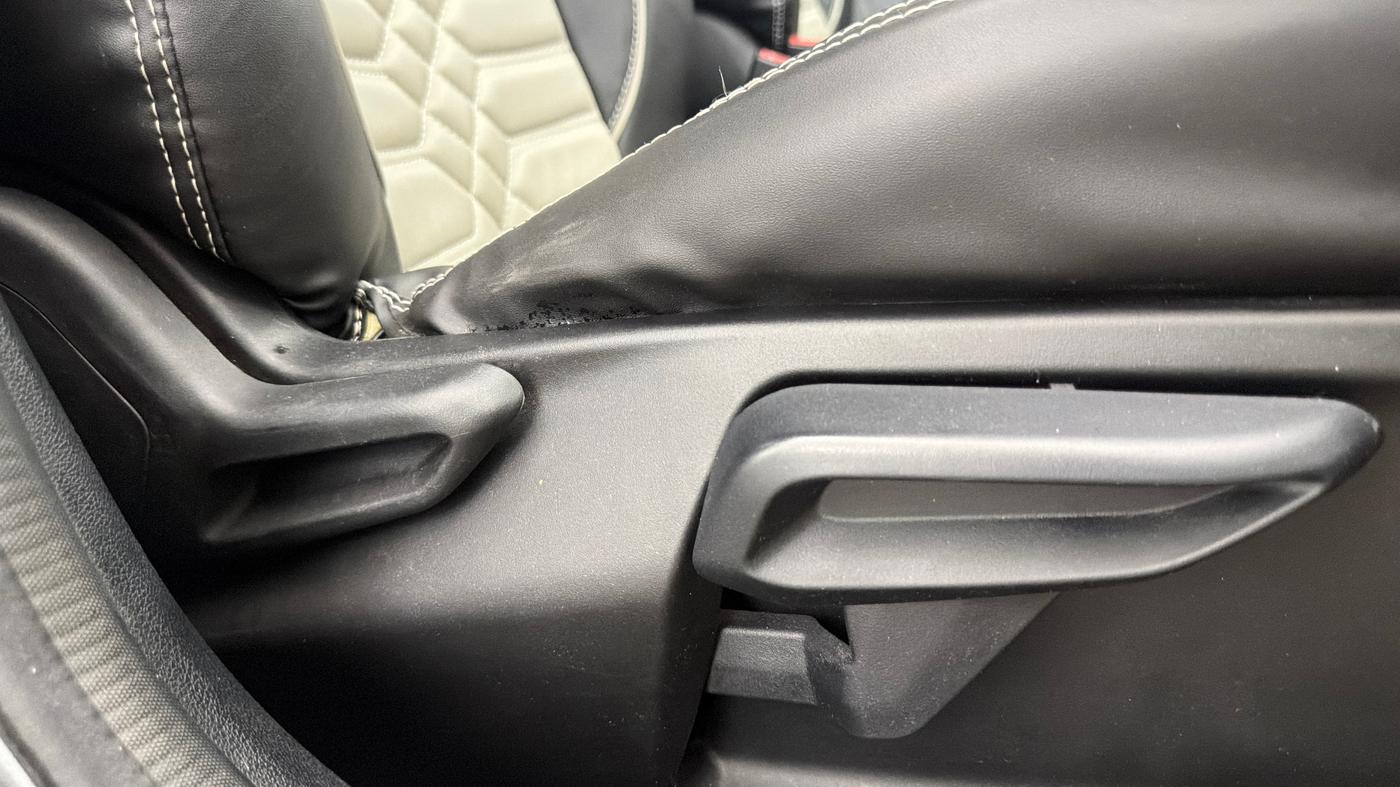 2021 Tata Tiago XZ PETROL, Petrol, Manual, 1,00,522 km, Driver Side Adjustment Panel