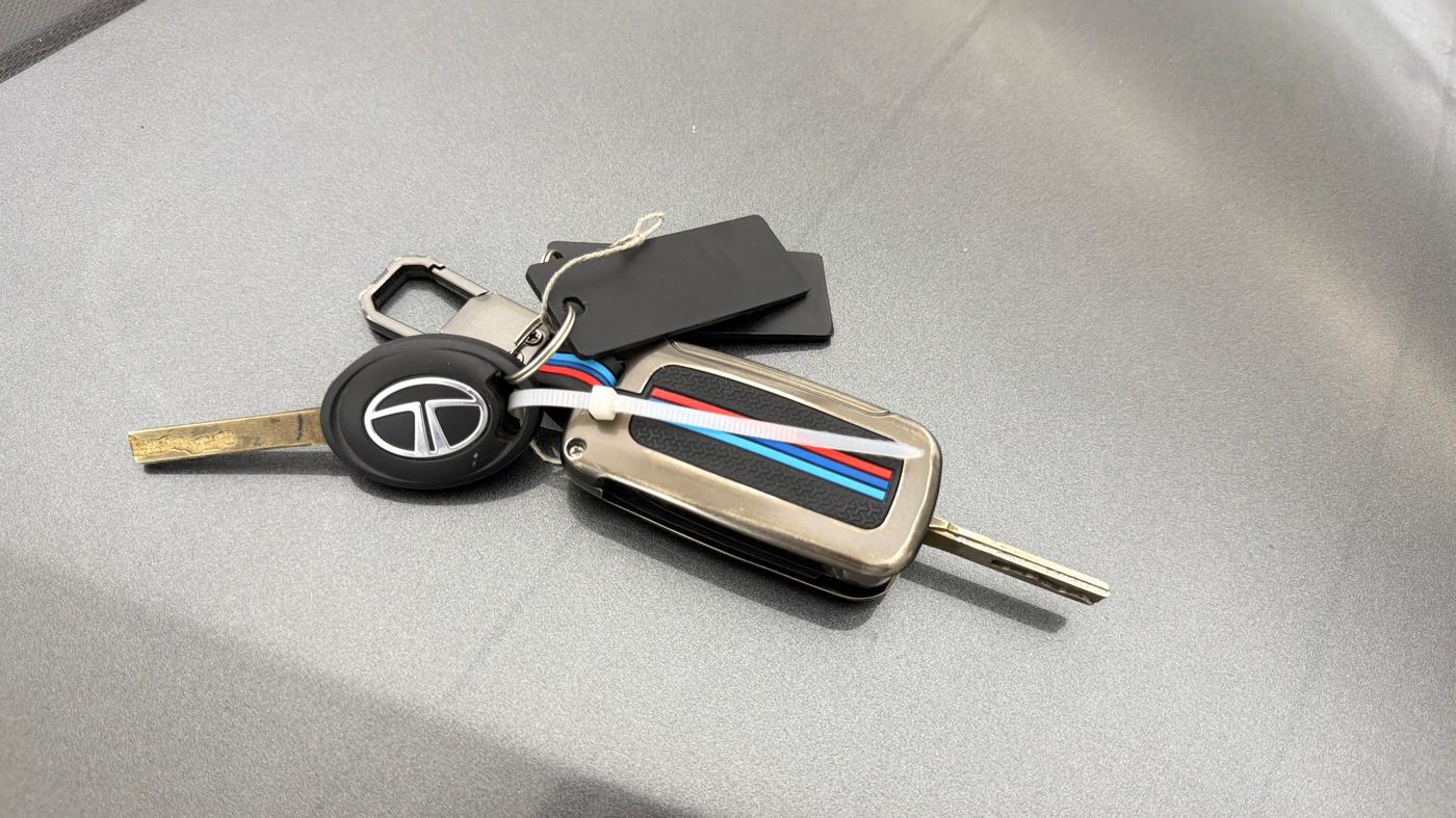 2021 Tata Tiago XZ PETROL, Petrol, Manual, 1,00,522 km, Key Close Up