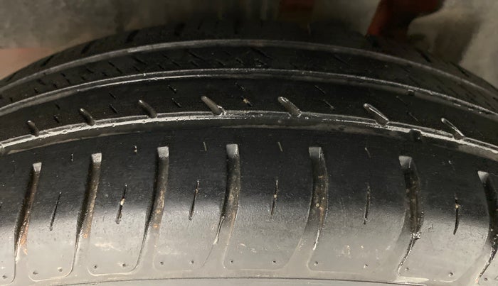 2018 Maruti Swift VXI AMT, Petrol, Automatic, 29,890 km, Left Rear Tyre Tread
