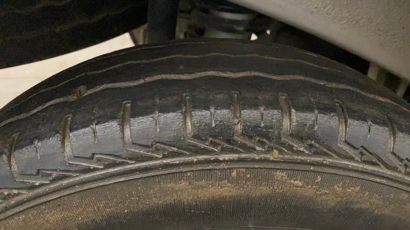 2023 Maruti Eeco 7 STR STD 1.2, Petrol, Manual, 57,182 km, Right Rear Tyre Tread